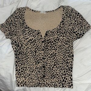 One Size John Galt button-up tee - cheetah print